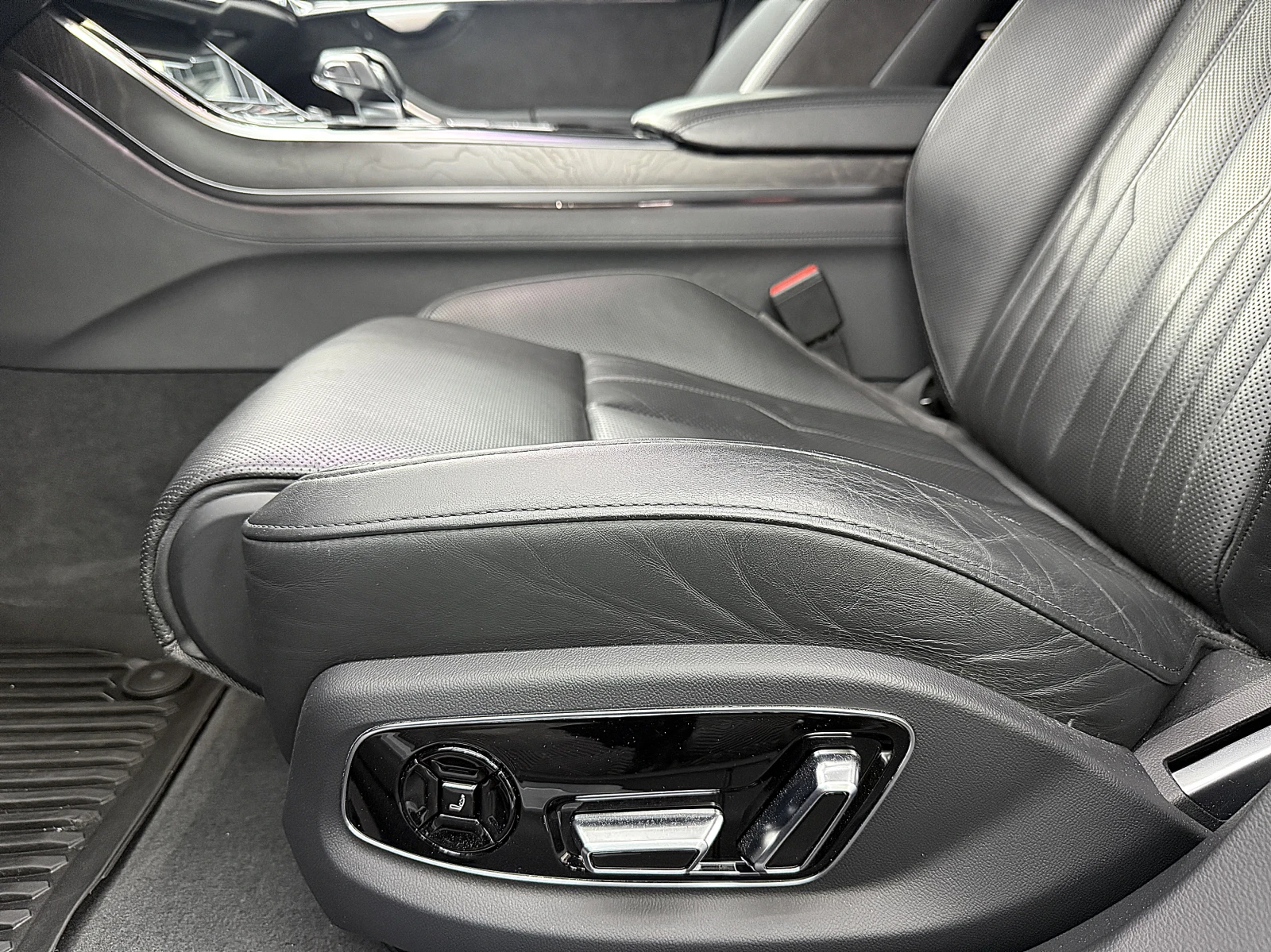 Audi A8 5.0D/PANORAMA/KeylesGo/3D-kamera/soft close/ЛИЗИНГ, снимка 17 - Автомобили и джипове - 54388356
