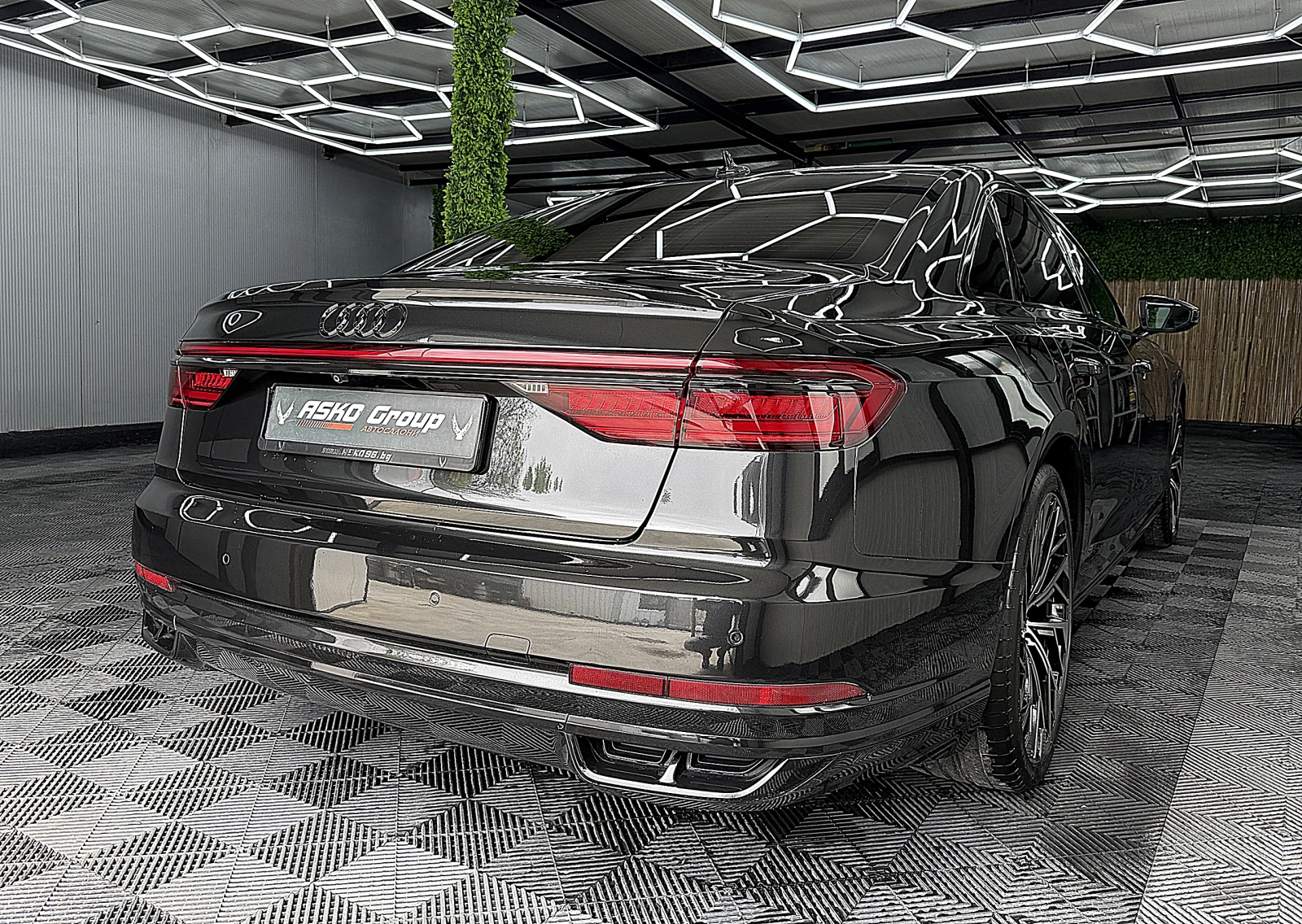 Audi A8 5.0D/PANORAMA/KeylesGo/3D-kamera/soft close/ЛИЗИНГ, снимка 6 - Автомобили и джипове - 54388356