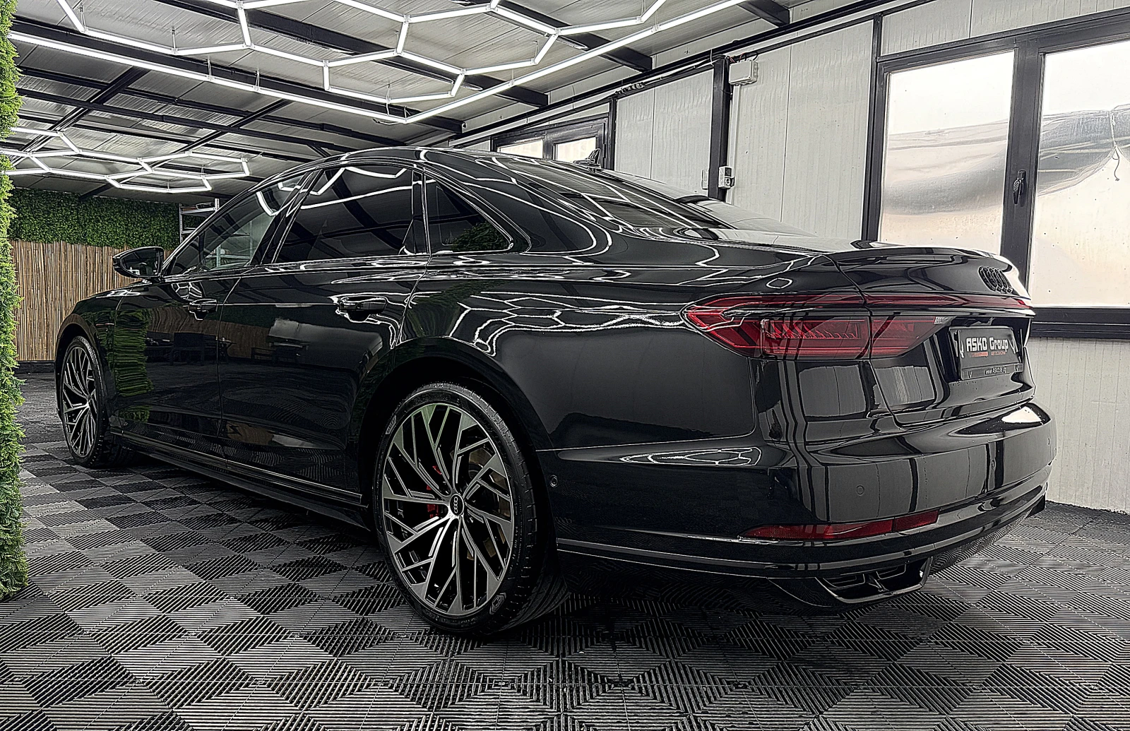 Audi A8 5.0D/PANORAMA/KeylesGo/3D-kamera/soft close/ЛИЗИНГ, снимка 4 - Автомобили и джипове - 54388356
