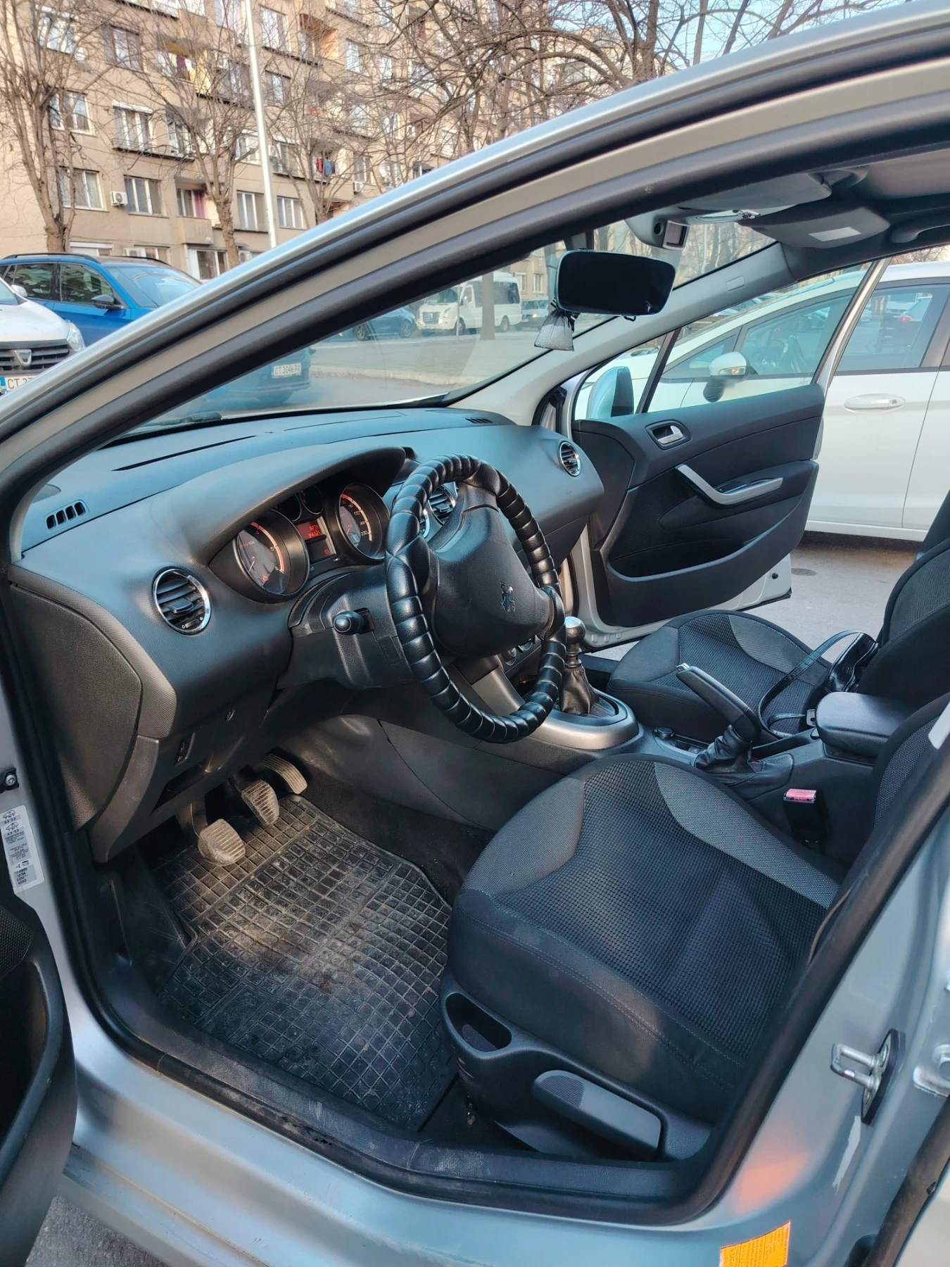 Peugeot 308 1.6 Hdi ПАНОРАМА, снимка 4 - Автомобили и джипове - 54388540