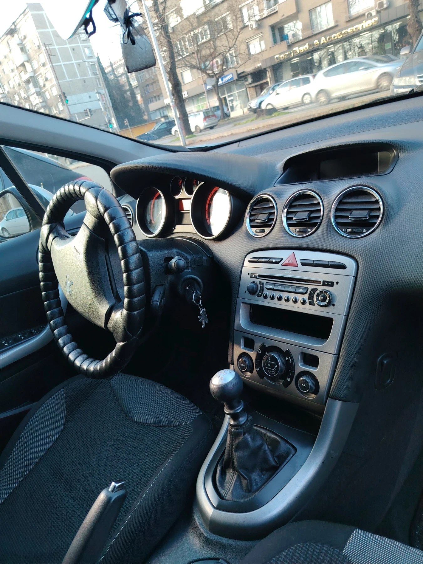 Peugeot 308 1.6 Hdi ПАНОРАМА, снимка 9 - Автомобили и джипове - 54388540