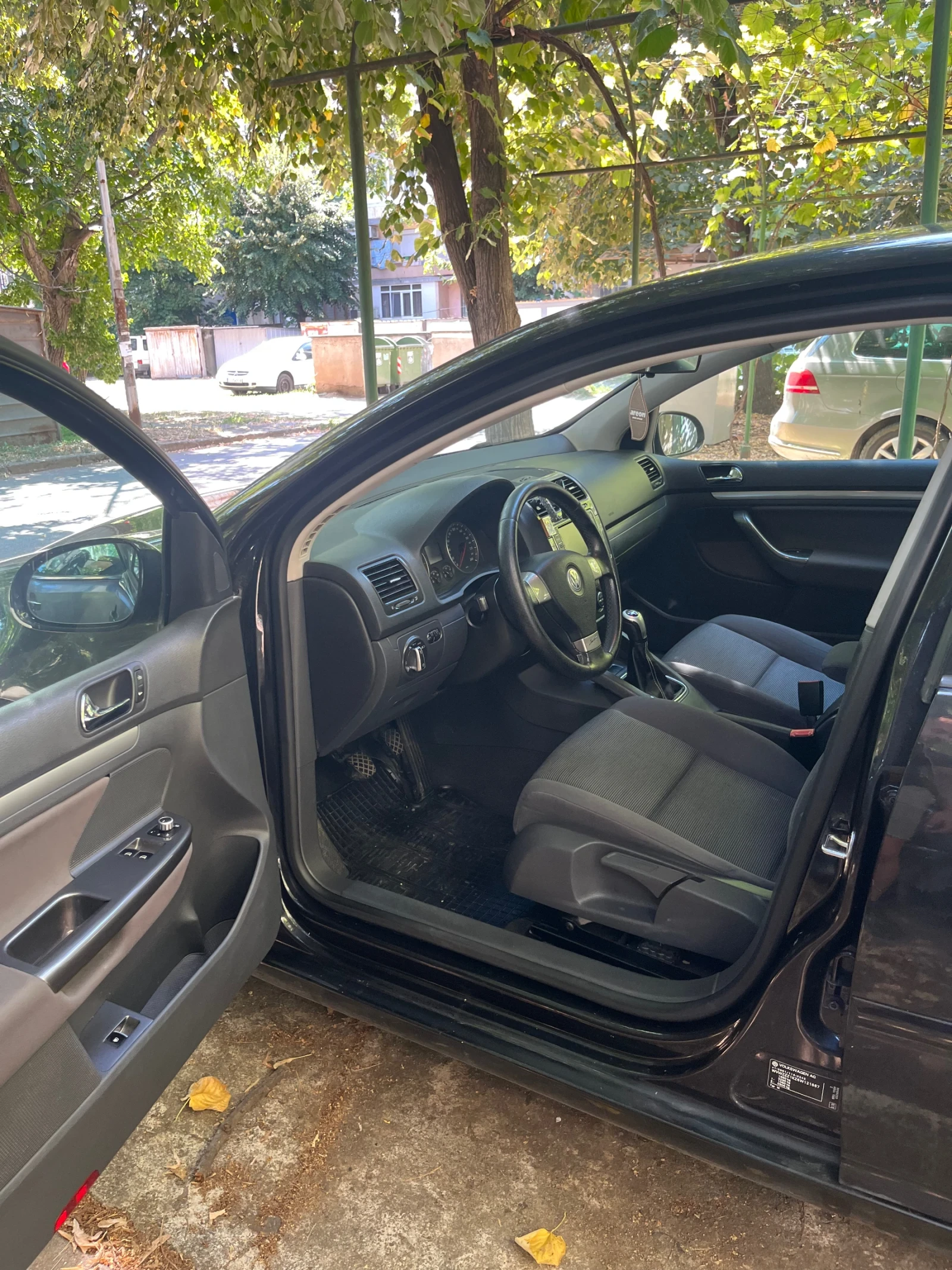 VW Golf Limited edition, снимка 8 - Автомобили и джипове - 55529085