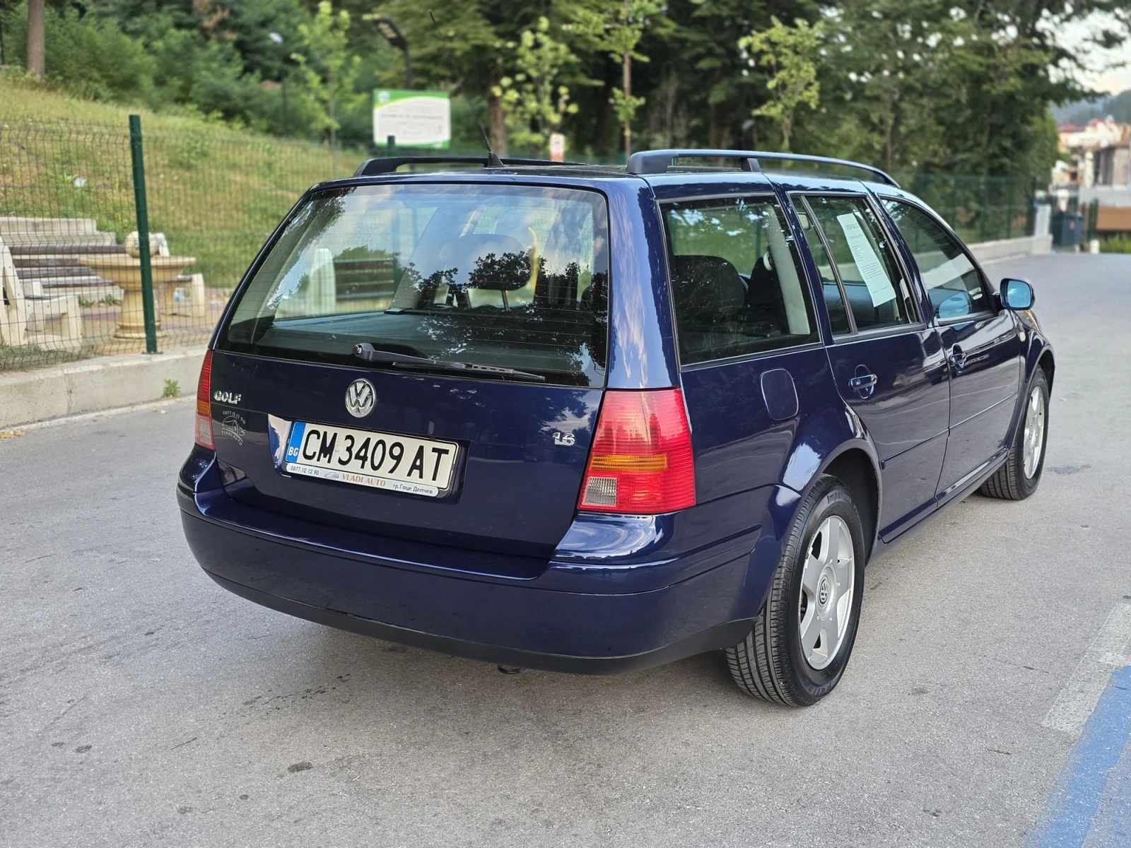 VW Golf 1.6i Климатроник, снимка 4 - Автомобили и джипове - 55798486