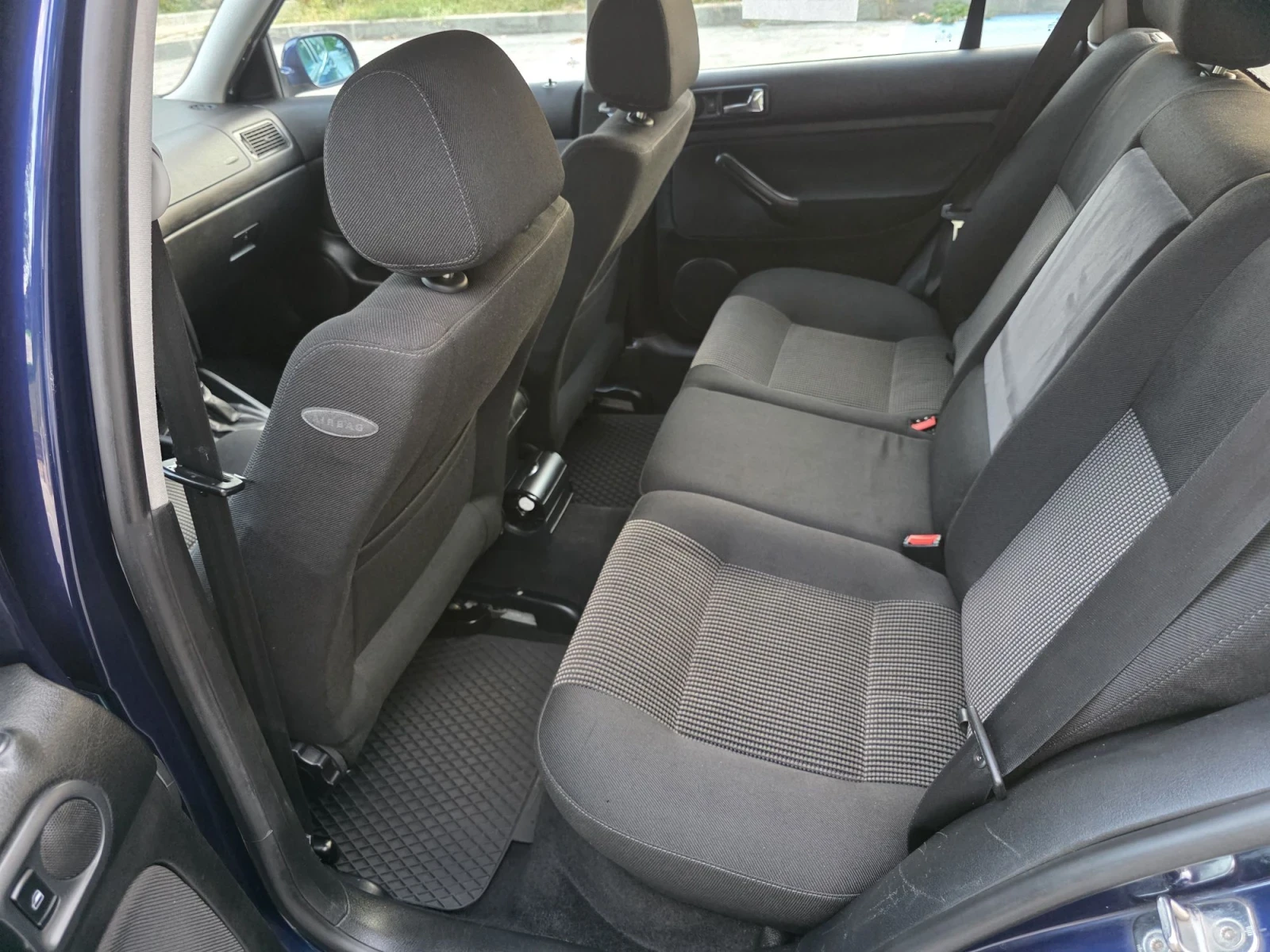 VW Golf 1.6i Климатроник, снимка 13 - Автомобили и джипове - 55798486