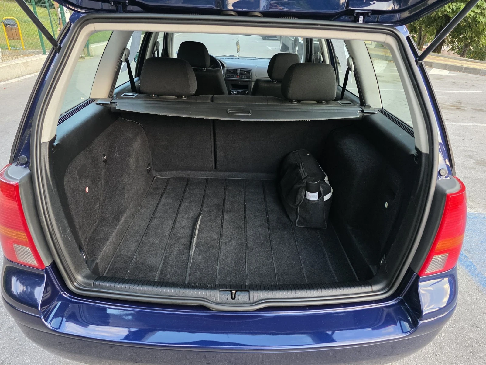 VW Golf 1.6i Климатроник, снимка 11 - Автомобили и джипове - 55798486