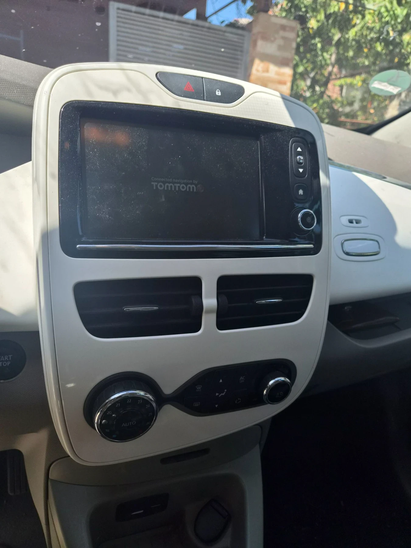Renault Zoe 22kw kamera parktronik, снимка 3 - Автомобили и джипове - 55890872