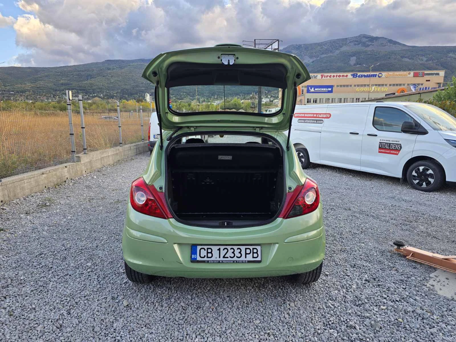 Opel Corsa 1.0i LED, снимка 9 - Автомобили и джипове - 56200635
