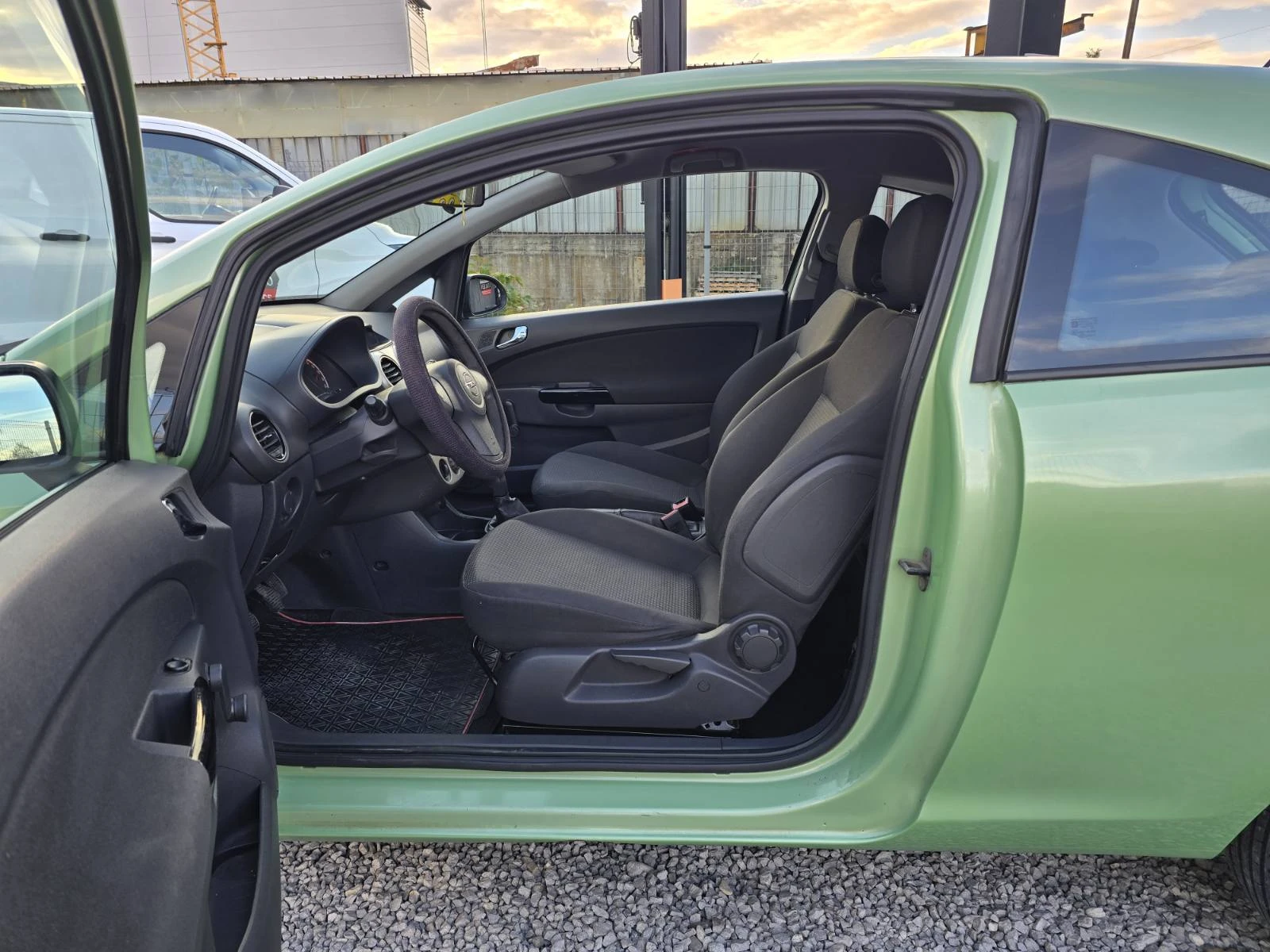 Opel Corsa 1.0i LED, снимка 5 - Автомобили и джипове - 56200635