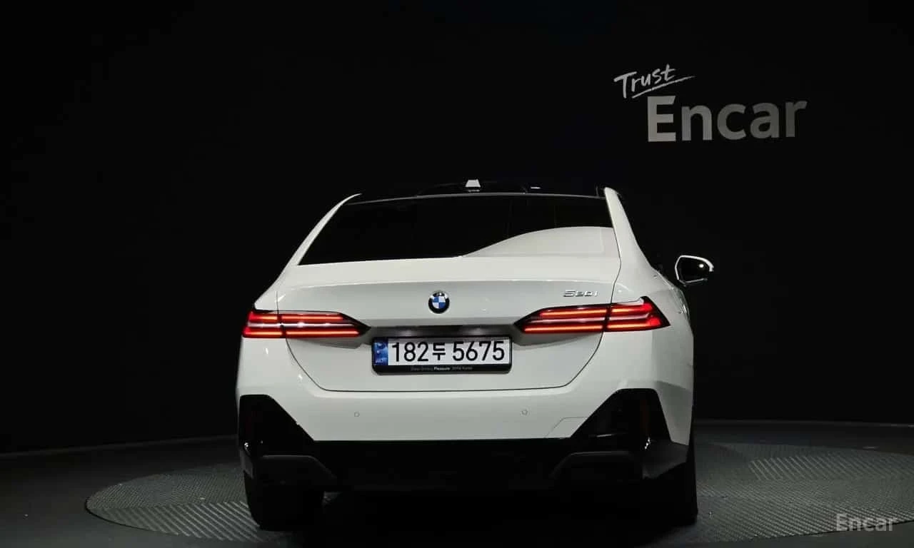 BMW 520 M Sport * АВТОКРЕДИТ БЕЗ ПЪРВОНАЧАЛНА ВНОСКА, снимка 4 - Автомобили и джипове - 56211416