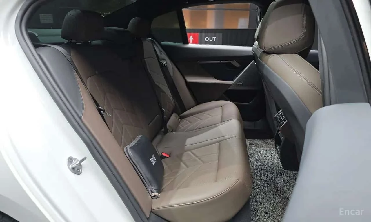 BMW 520 M Sport * АВТОКРЕДИТ БЕЗ ПЪРВОНАЧАЛНА ВНОСКА, снимка 11 - Автомобили и джипове - 56211416