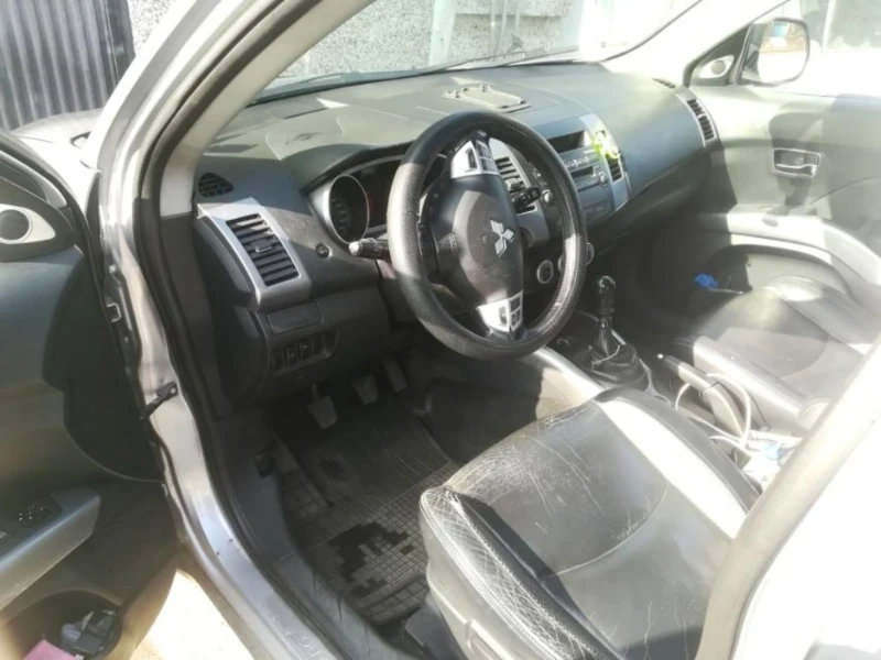 Mitsubishi Outlander 2.0 , снимка 7 - Автомобили и джипове - 49036113