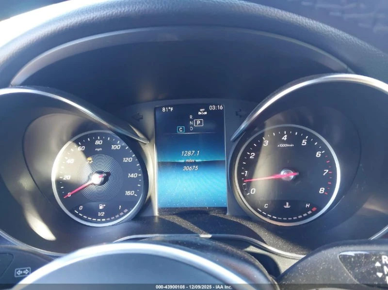 Mercedes-Benz GLC 300 2.0L I-4 DI, DOHC, VVT, TURBO, 255HP 4X2 Drive, снимка 14 - Автомобили и джипове - 53044536