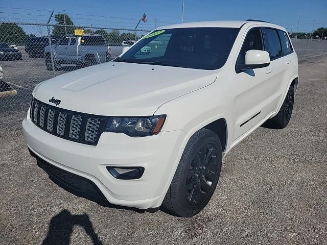 Jeep Grand cherokee Altitude 3.6 подгрев* ZF 8* CarPlay* камера* 4X4 , снимка 1 - Автомобили и джипове - 47238349