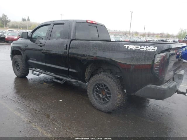 Toyota Tundra SR5 5.7L V8 - изображение 3