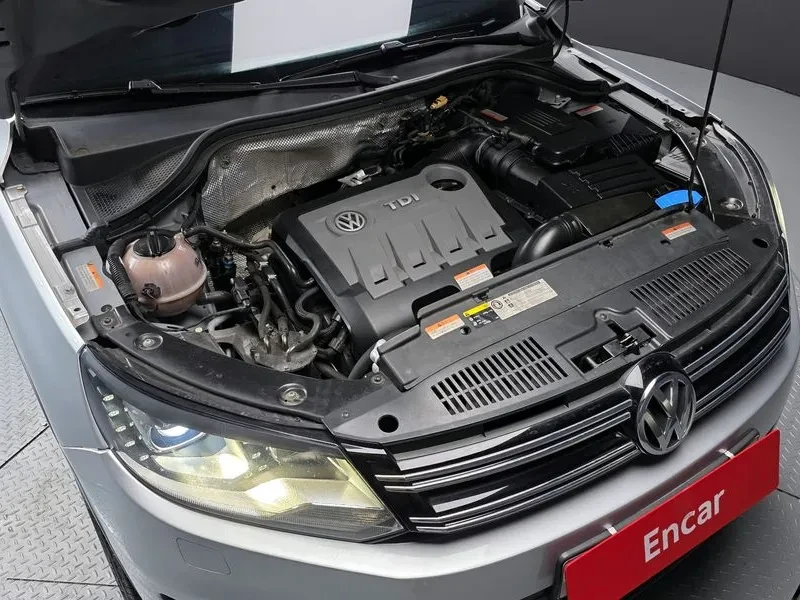 VW Tiguan 2.0 TDI, снимка 6 - Автомобили и джипове - 54302794