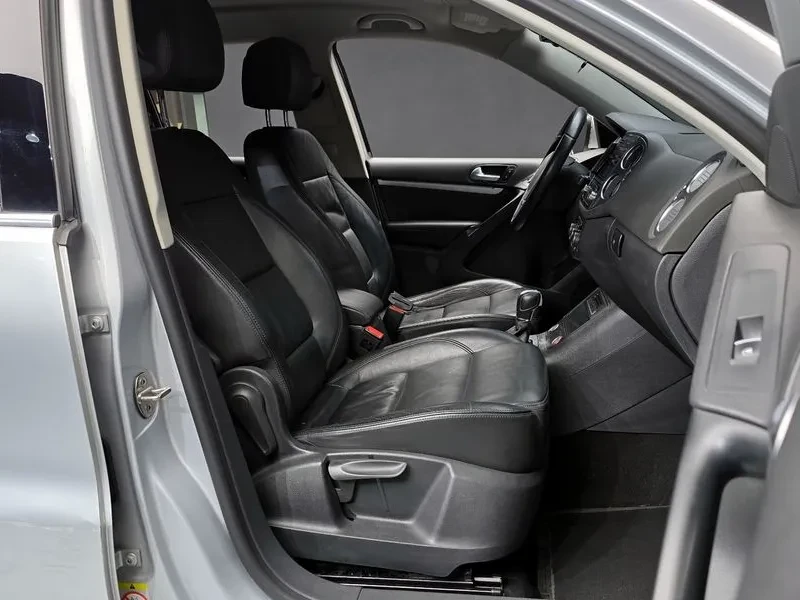 VW Tiguan 2.0 TDI, снимка 10 - Автомобили и джипове - 54302794