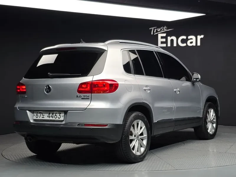 VW Tiguan 2.0 TDI, снимка 2 - Автомобили и джипове - 54302794
