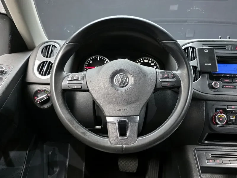 VW Tiguan 2.0 TDI, снимка 13 - Автомобили и джипове - 54302794