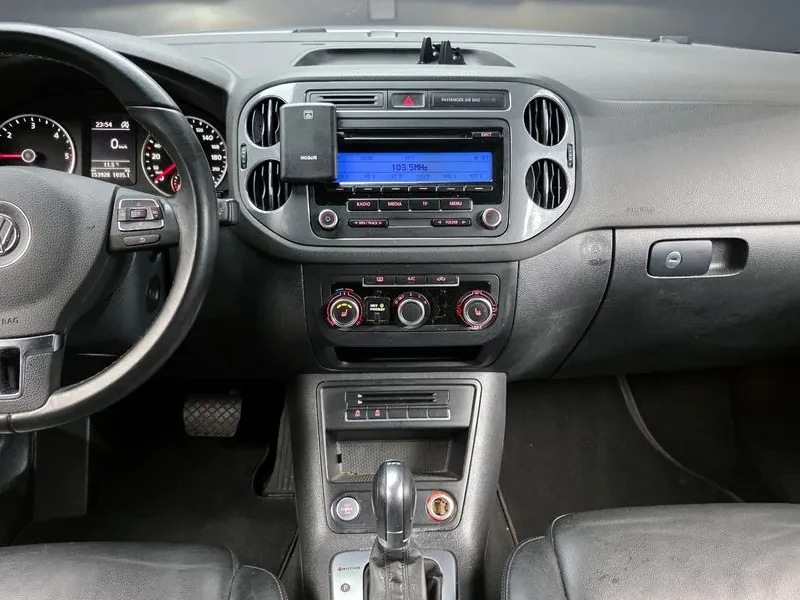 VW Tiguan 2.0 TDI, снимка 14 - Автомобили и джипове - 54302794