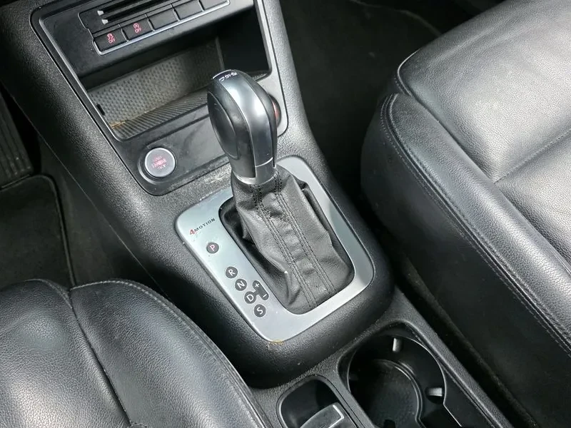 VW Tiguan 2.0 TDI, снимка 9 - Автомобили и джипове - 54302794