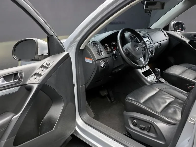 VW Tiguan 2.0 TDI, снимка 11 - Автомобили и джипове - 54302794