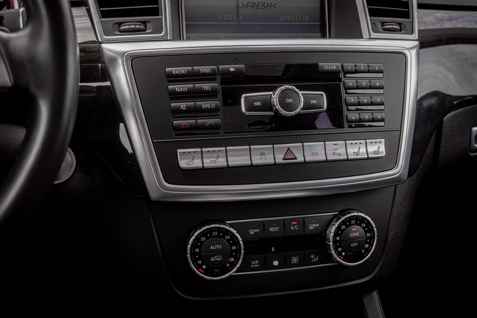 Mercedes-Benz ML 350 BlueTEC-4MATIC-РЕАЛНИ КМ-ГАРАНЦИЯ!, снимка 10 - Автомобили и джипове - 54608562