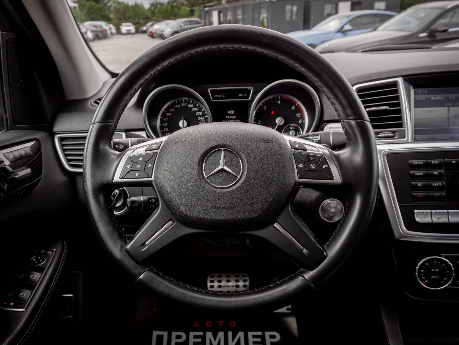 Mercedes-Benz ML 350 BlueTEC-4MATIC-РЕАЛНИ КМ-ГАРАНЦИЯ!, снимка 9 - Автомобили и джипове - 54608562