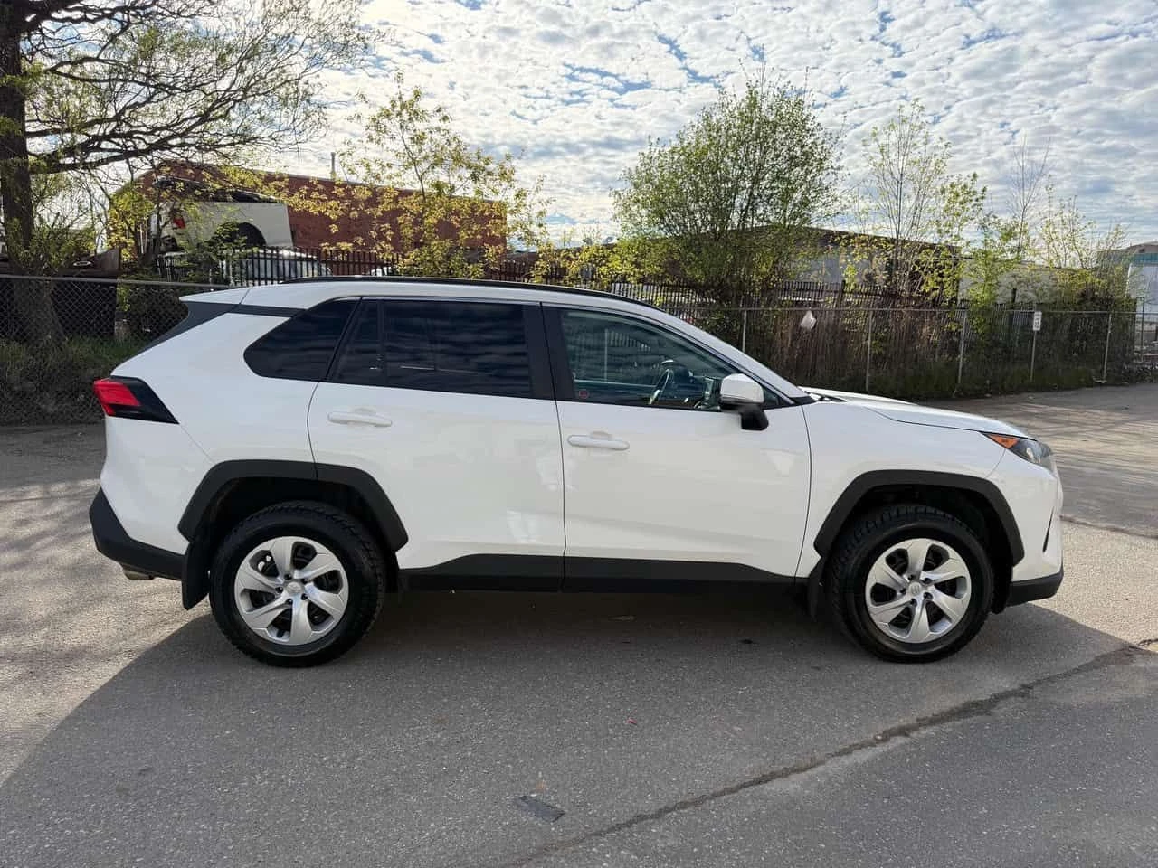 Toyota Rav4 * LE * CARFAX * ПОДГРЕВИ * KEYLESS, снимка 3 - Автомобили и джипове - 54632258