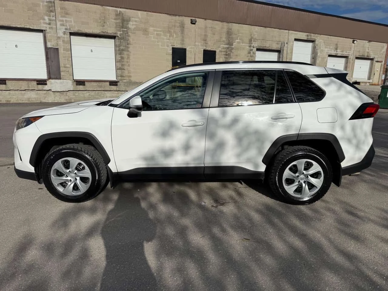 Toyota Rav4 * LE * CARFAX * ПОДГРЕВИ * KEYLESS, снимка 2 - Автомобили и джипове - 54632258