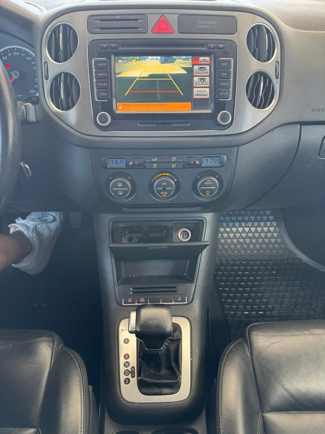 VW Tiguan 4x4 2.0TDi Автоматик 1 ви Собственик Германия, снимка 14 - Автомобили и джипове - 55247460