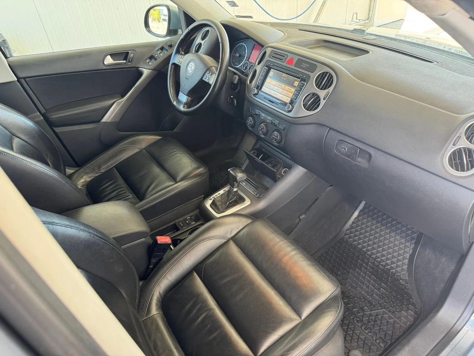 VW Tiguan 4x4 2.0TDi Автоматик 1 ви Собственик Германия, снимка 12 - Автомобили и джипове - 55247460