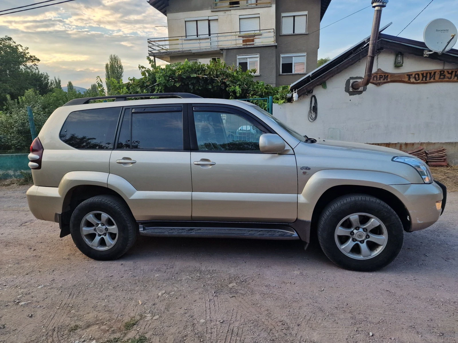 Toyota Land cruiser Всички екстри, 2 чифта гуми, снимка 3 - Автомобили и джипове - 56144344