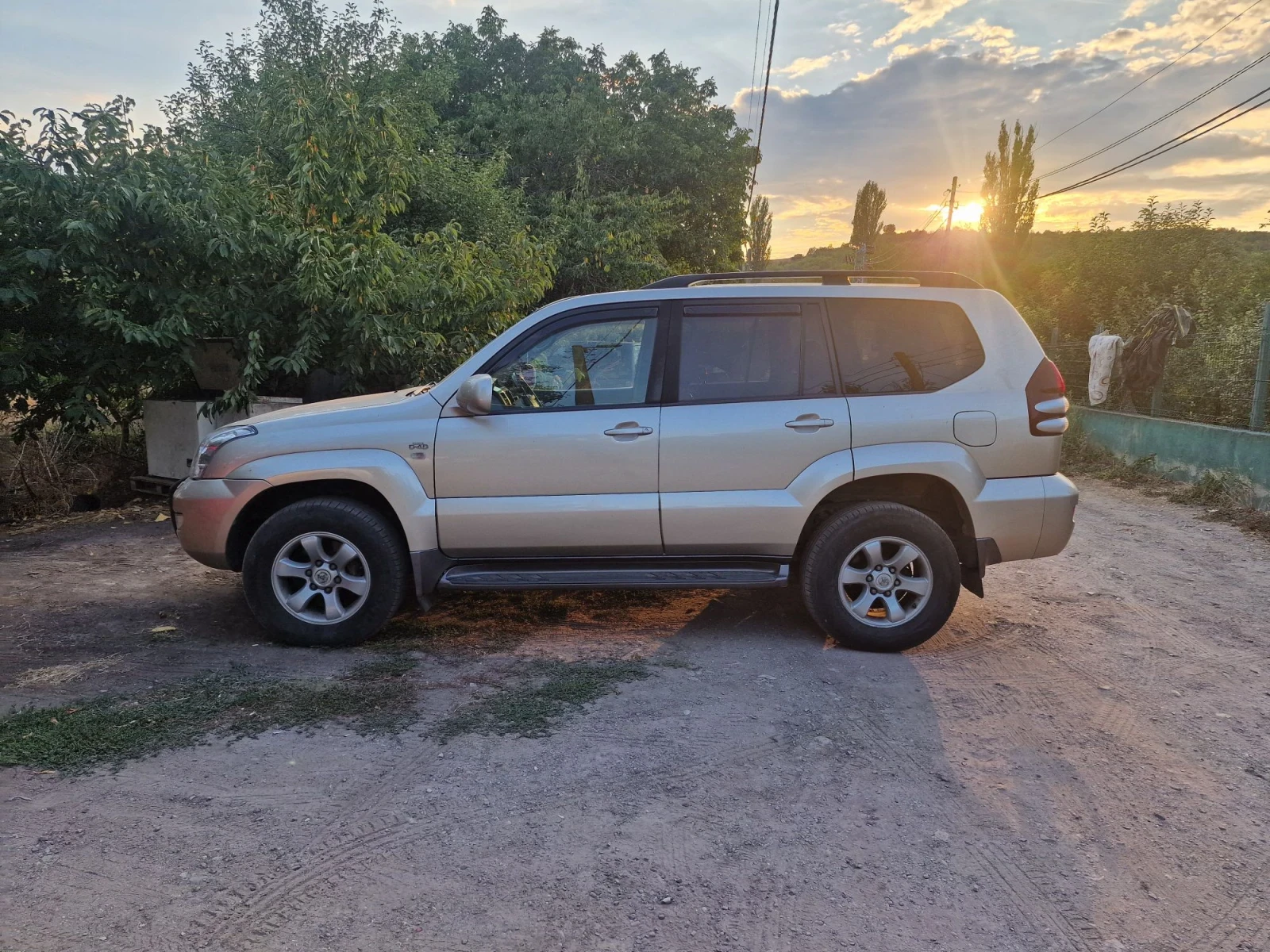 Toyota Land cruiser Всички екстри, 2 чифта гуми, снимка 17 - Автомобили и джипове - 56144344