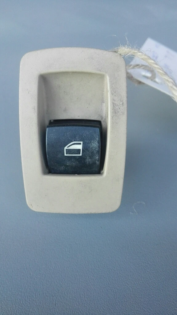 Копче ел стъкло задно ляво Бмв 320д Е90