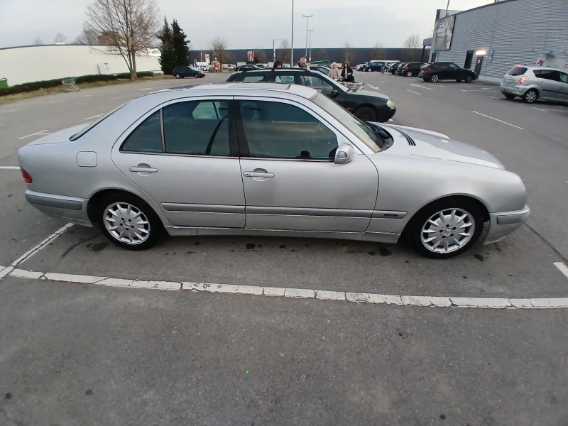 Mercedes-Benz E 200 W211 Compresor ГАЗ, снимка 4 - Автомобили и джипове - 49516401