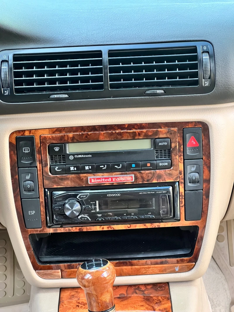 VW Passat, снимка 12 - Автомобили и джипове - 52096001