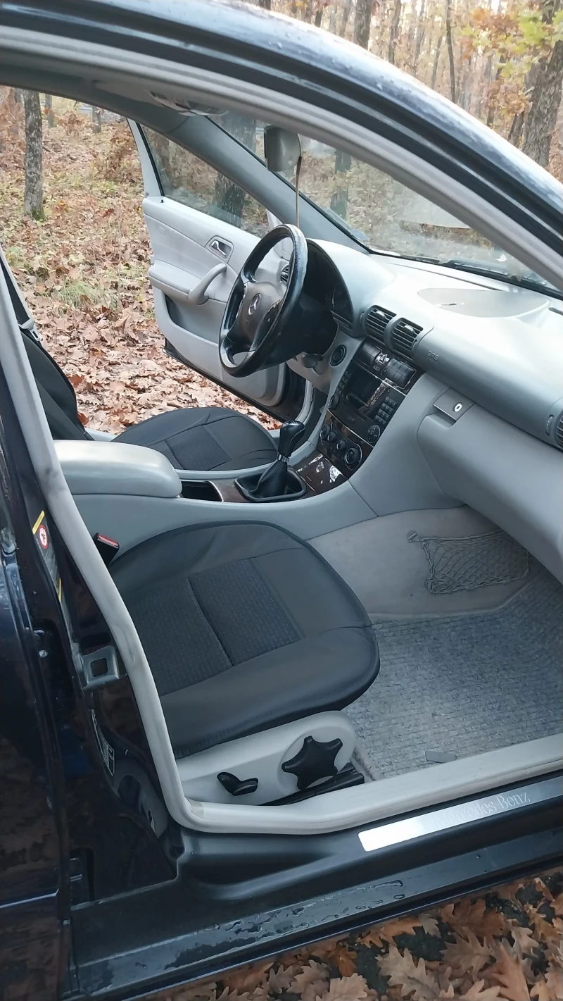 Mercedes-Benz C 220, снимка 9 - Автомобили и джипове - 52433985