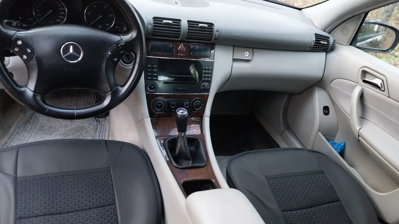 Mercedes-Benz C 220, снимка 10 - Автомобили и джипове - 52433985
