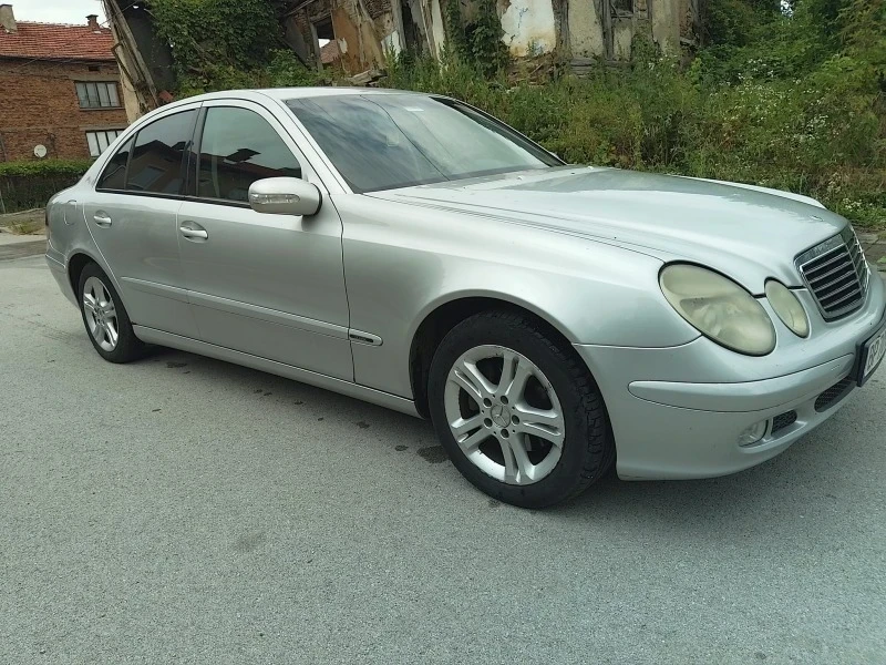 Mercedes-Benz E 220, снимка 1 - Автомобили и джипове - 47393290