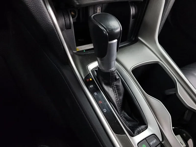 Honda Accord 1.5 TURBO, снимка 9 - Автомобили и джипове - 54956640