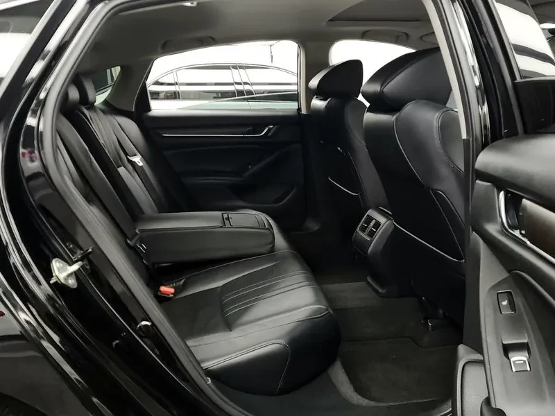 Honda Accord 1.5 TURBO, снимка 12 - Автомобили и джипове - 54956640