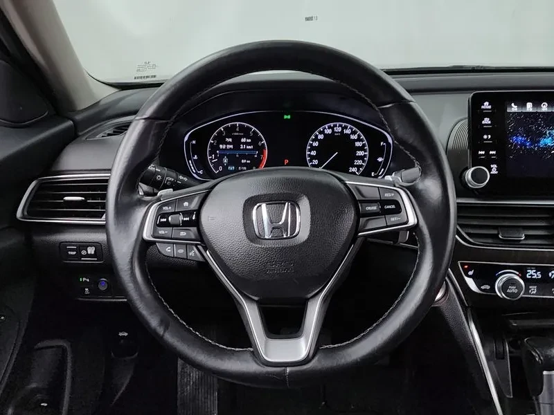 Honda Accord 1.5 TURBO, снимка 13 - Автомобили и джипове - 54956640