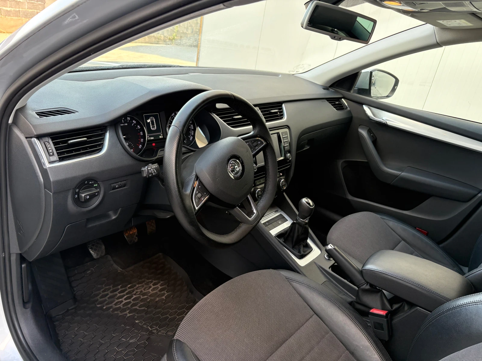 Skoda Octavia SportLine* 1.6 TDI* 110кс* Navi* EURO6 - изображение 8