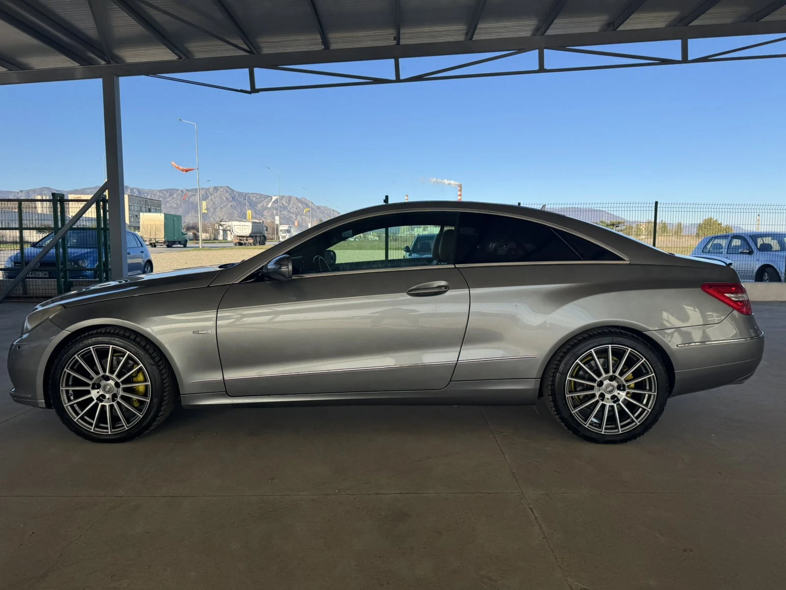 Mercedes-Benz E 350 3.0* 231ps* КОЖА* НАВИ* КАМЕРА* , снимка 2 - Автомобили и джипове - 53770789