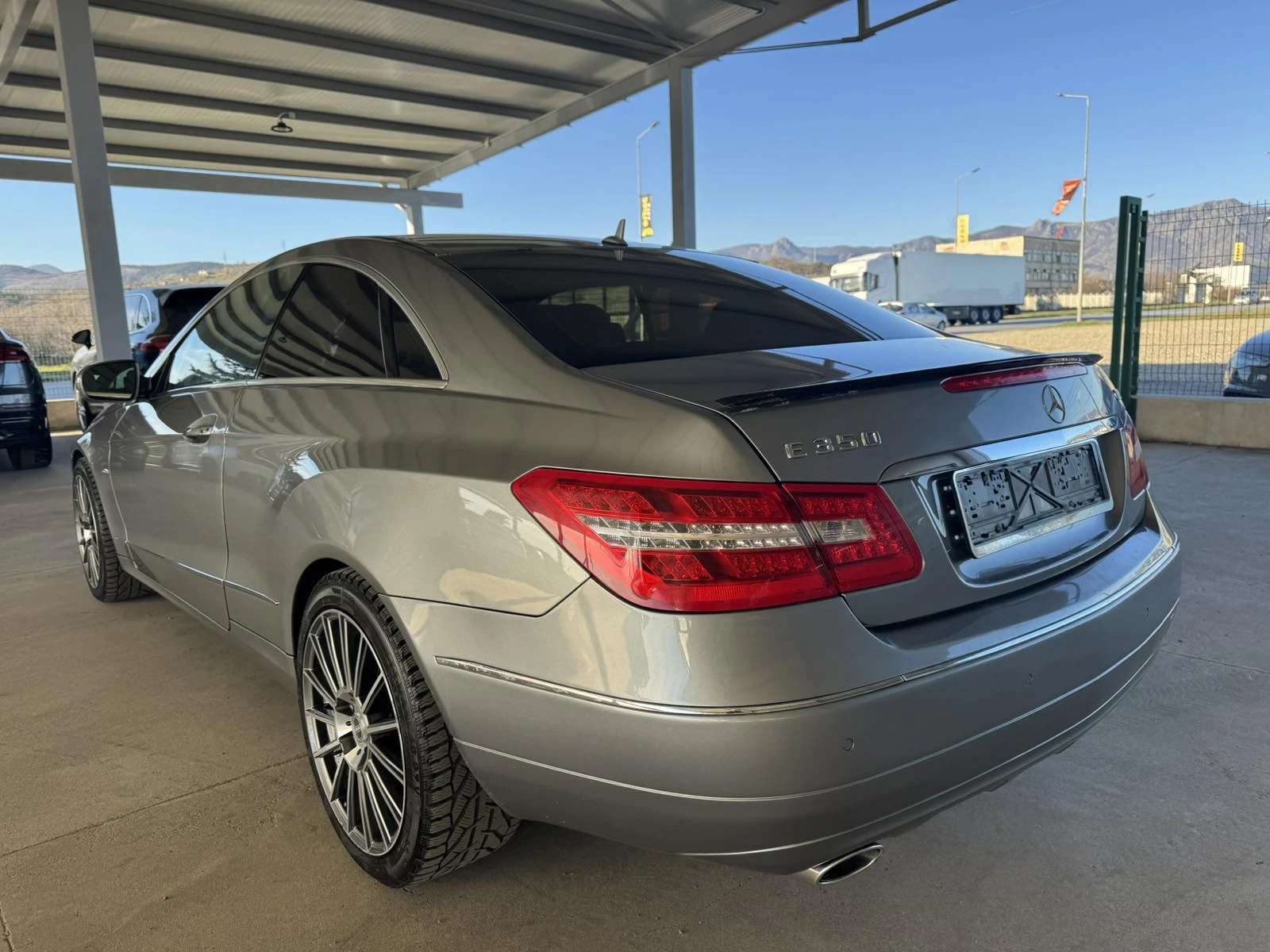 Mercedes-Benz E 350 3.0* 231ps* КОЖА* НАВИ* КАМЕРА* , снимка 3 - Автомобили и джипове - 53770789