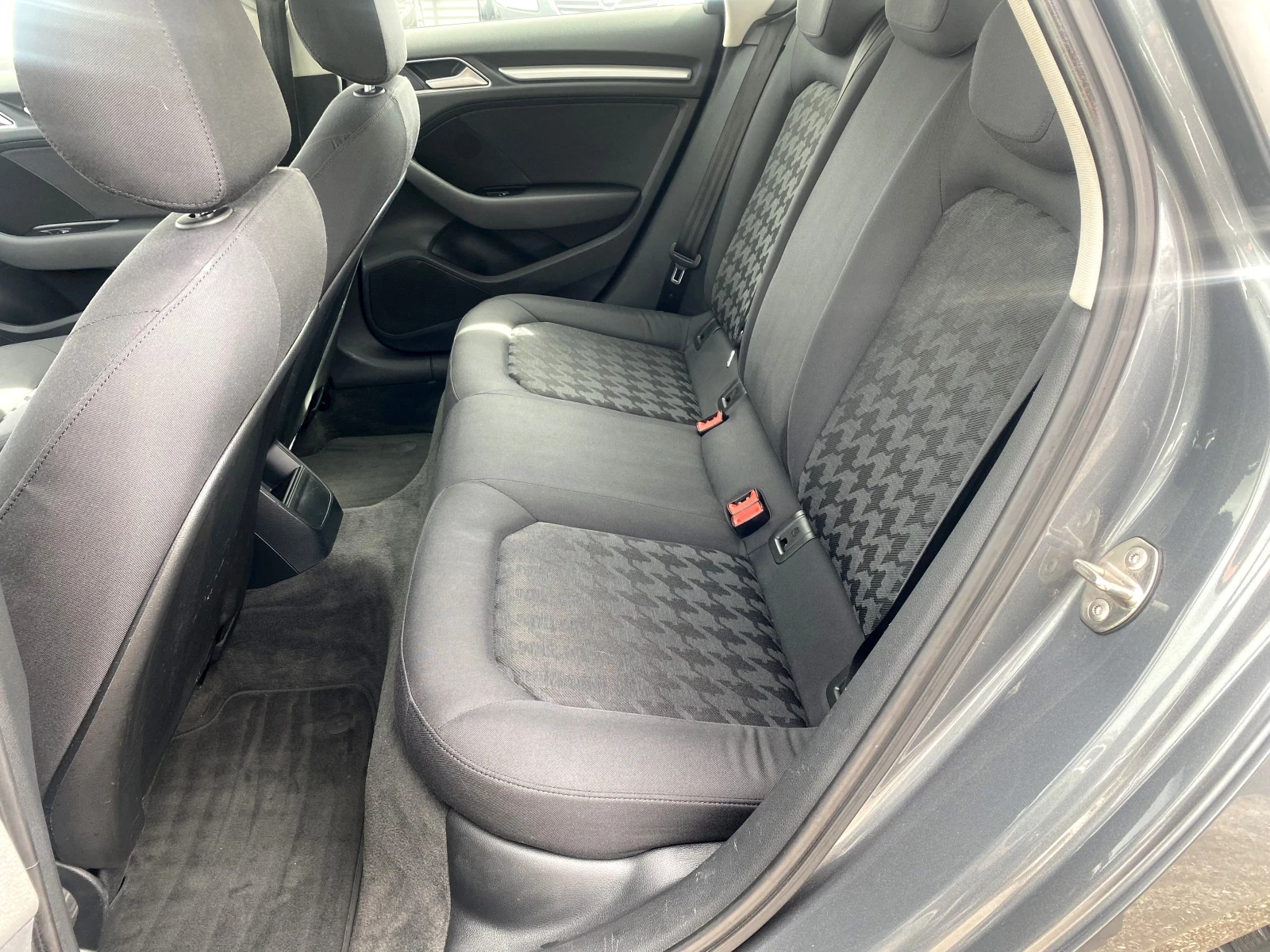 Audi A3 1.6TDI---Бонбон---, снимка 12 - Автомобили и джипове - 54078066