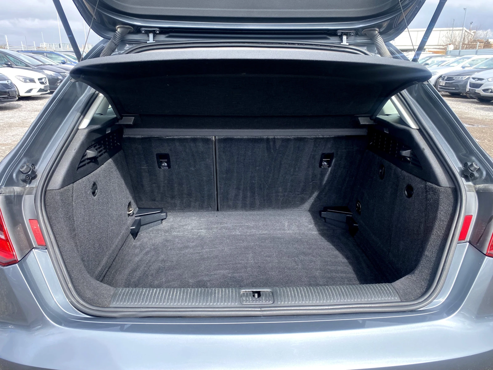 Audi A3 1.6TDI---Бонбон---, снимка 13 - Автомобили и джипове - 54078066