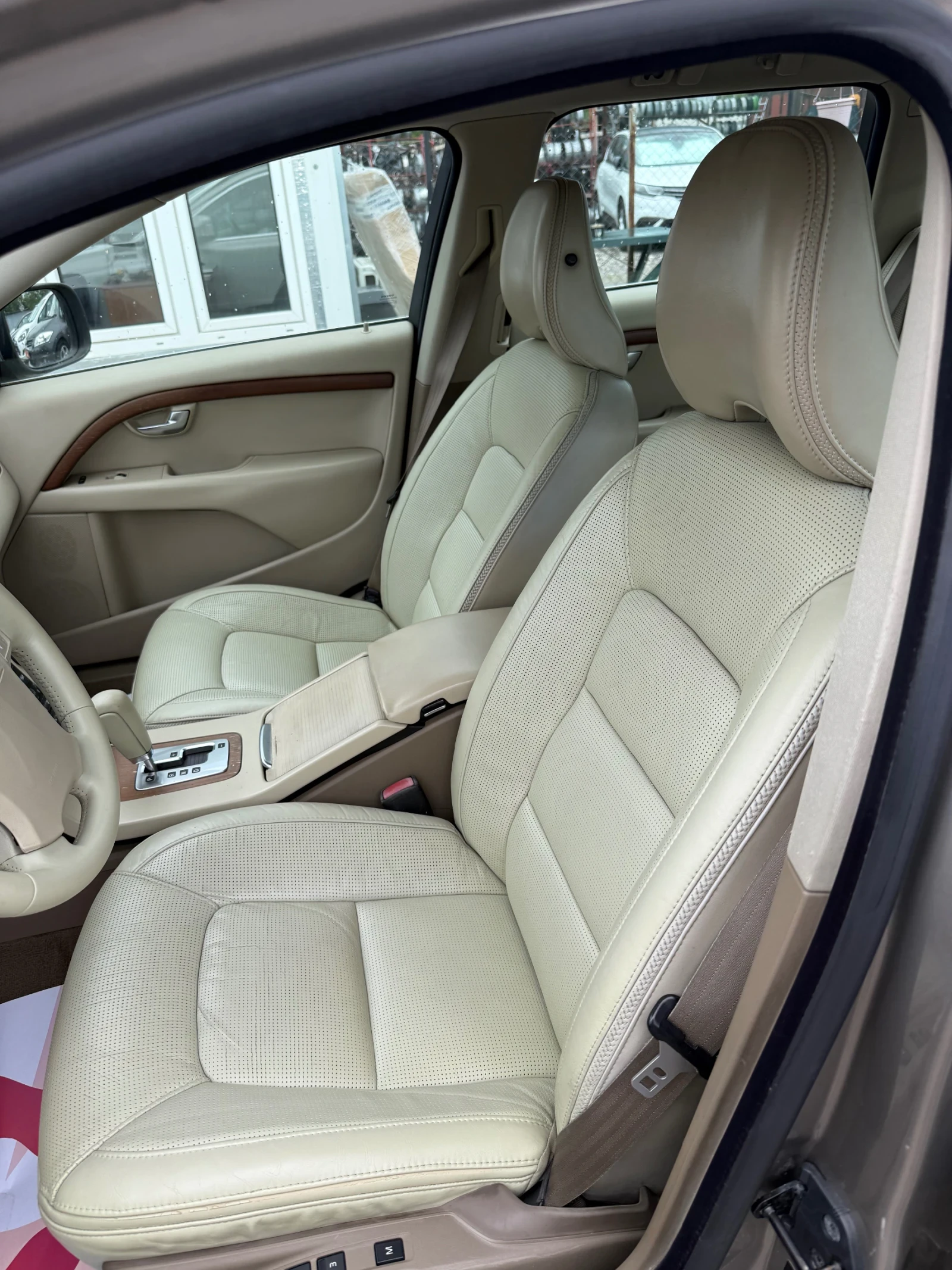 Volvo Xc70 3.2i AWD Kross Coyntry, снимка 12 - Автомобили и джипове - 54590024