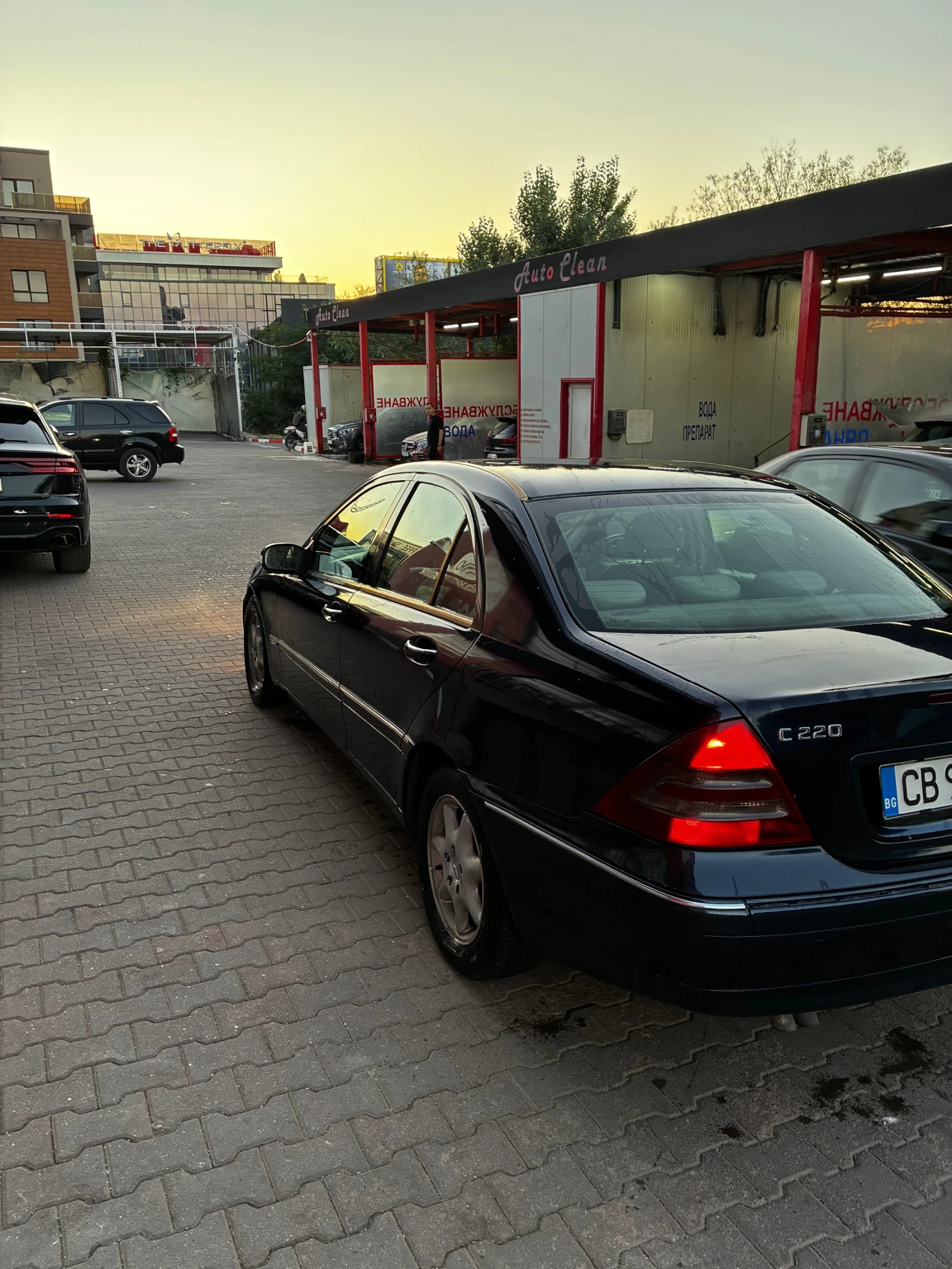 Mercedes-Benz C 220, снимка 7 - Автомобили и джипове - 55529954