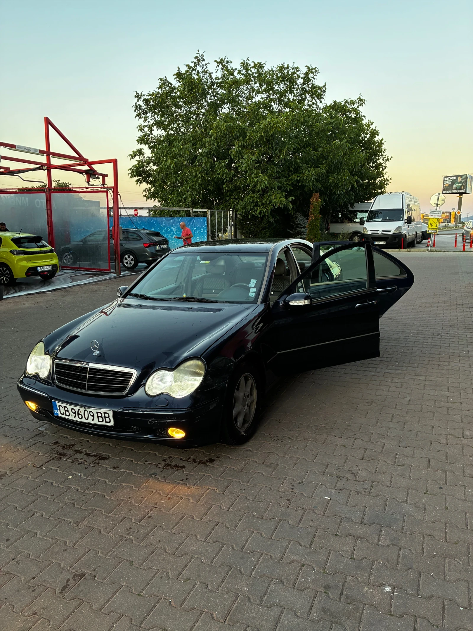 Mercedes-Benz C 220, снимка 11 - Автомобили и джипове - 55529954